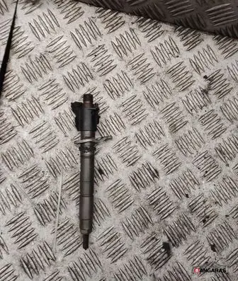 Volvo XC60 Fuel injector 31272767