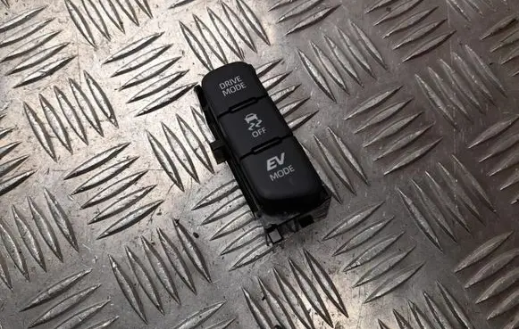 Toyota Yaris Cross Other switches/knobs/shifts M81303
