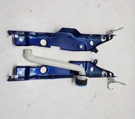 Maserati GranTurismo II Fender mounting bracket M189