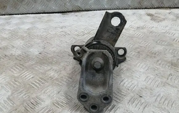 Engine mount bracket