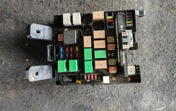 KIA Sportage Fuse module 912463U430