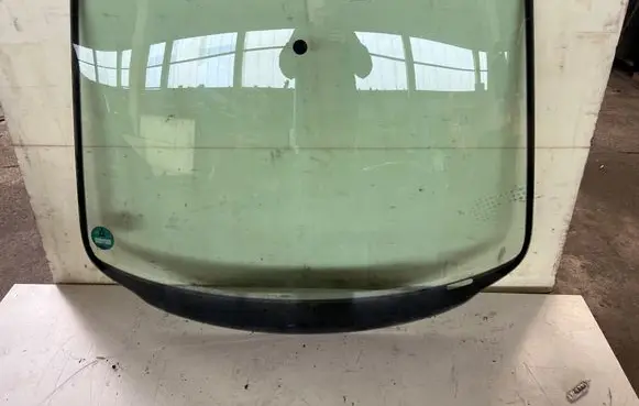 Volkswagen Sharan Front windscreen/windshield window 