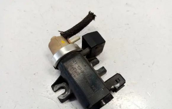 BMW X5 E70 Vacuum valve 7548706 11747548706 11747626350