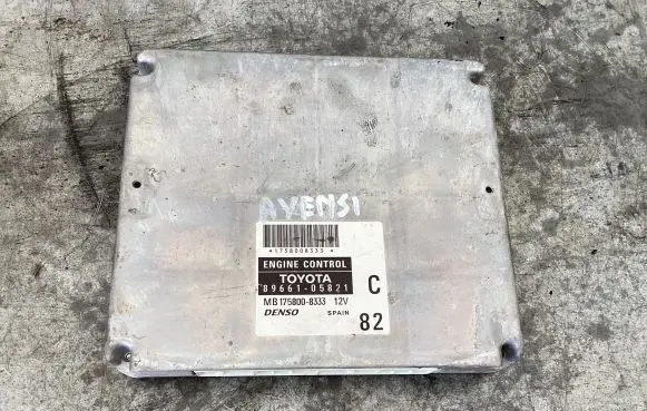 Toyota Avensis T250 Engine control unit/module 8966105821 1758008333 MB1758008333