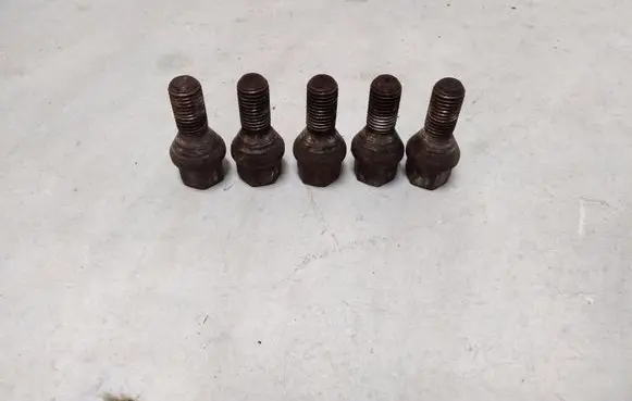 Opel Astra H Nuts/bolts 