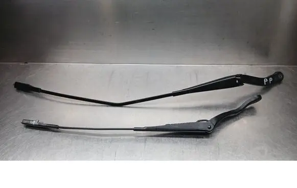 Opel Corsa D Front wiper blade arm 13182326