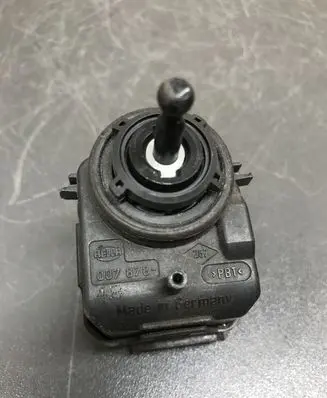Volvo S40, V40 Headlight level adjustment motor 007878