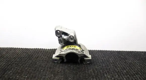 Engine mount bracket