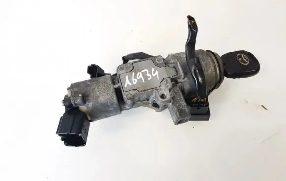 Toyota Avensis T250 Ignition lock n05015178