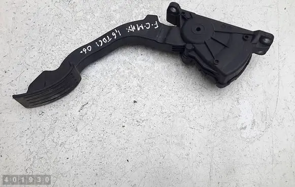 Ford C-MAX I Accelerator throttle pedal 3M519F836CF 6PV00864109