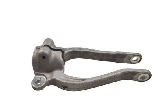 BMW 5 G30 G31 G38 Lower shock absorber bracket 686119903 100336372 0050147