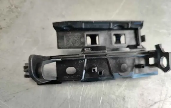 Audi A4 S4 B9 8W Rear bumper mounting bracket 8W5807889