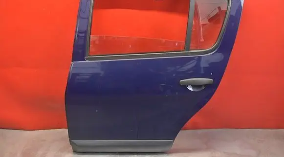 Dacia Sandero Rear door