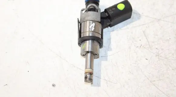 Volkswagen PASSAT B6 Fuel injector 06F906036 0261500014