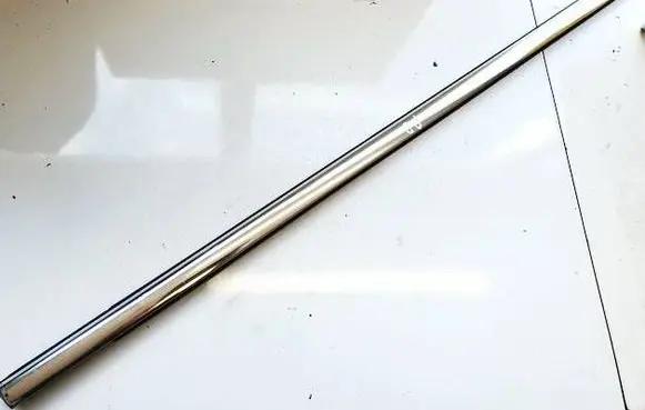 Volkswagen PASSAT B7 Front door glass trim molding