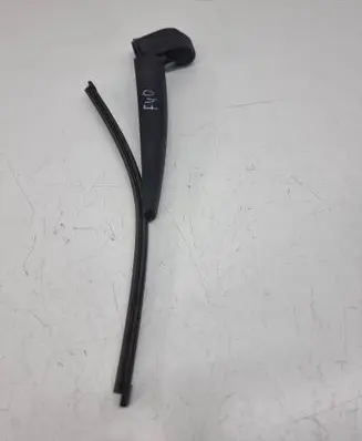 BMW 1 F40 Rear wiper blade arm 91663