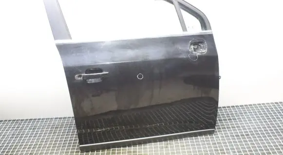 Chevrolet Orlando Front door