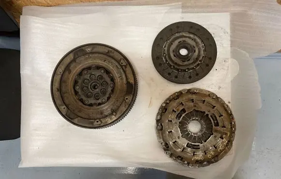 BMW 3 E90 E91 Clutch set kit 4588471 7615632 7603849