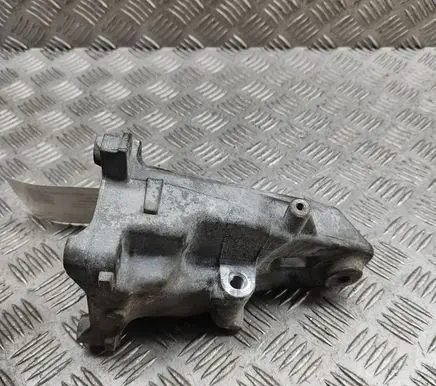 Mercedes-Benz C W205 Engine mounting bracket A2642230300