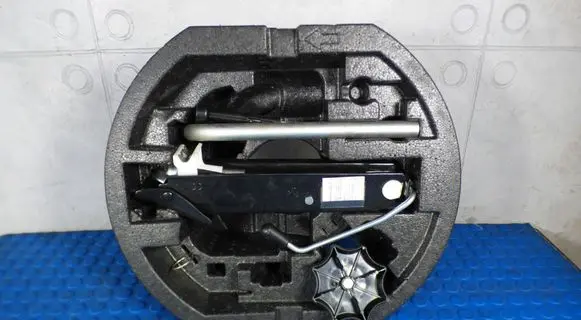 Skoda Fabia Mk3 (NJ) Tool box 6V0012115