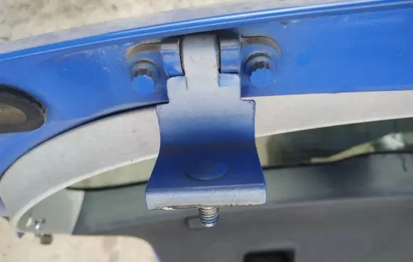 Volkswagen Polo Tailgate/trunk/boot hinge