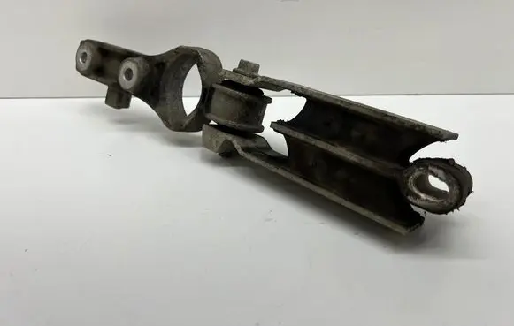 Volvo XC60 Engine mount bracket 9487476 31330146