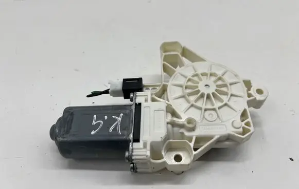 Mercedes-Benz CLA C118 X118 Rear door window regulator motor A0009061507