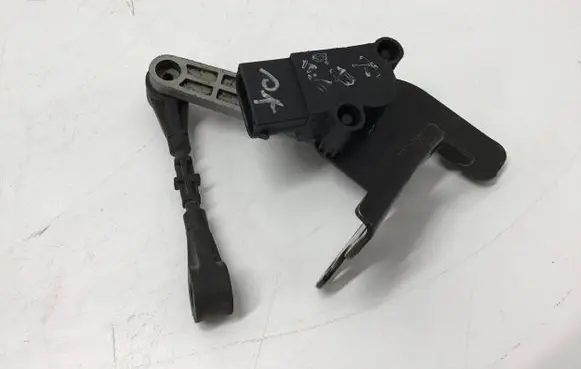 Land Rover Range Rover Sport L320 Air suspension front height level sensor AH323C097AC