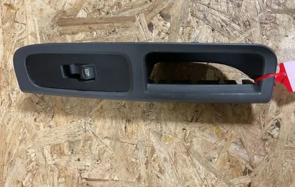 Volvo V50 Electric window control switch 8679474