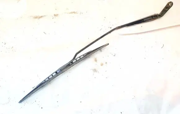 Volkswagen Golf IV Front wiper blade arm