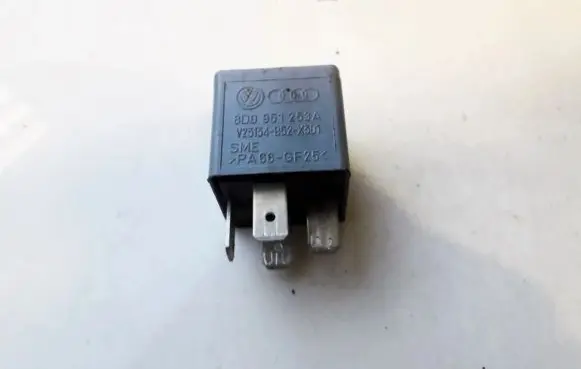 Audi A6 S6 C5 4B Other relay 8D0951253A V23134-B52-X301
