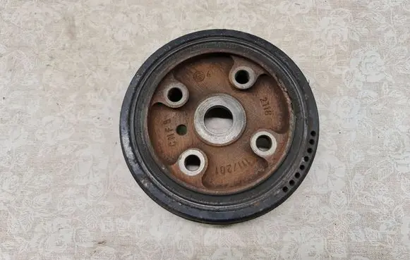Volvo V70 Crankshaft pulley 30731865
