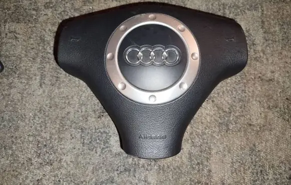 Audi TT Mk1 Steering wheel airbag 8N0880201E 001LX0CF7W0Z