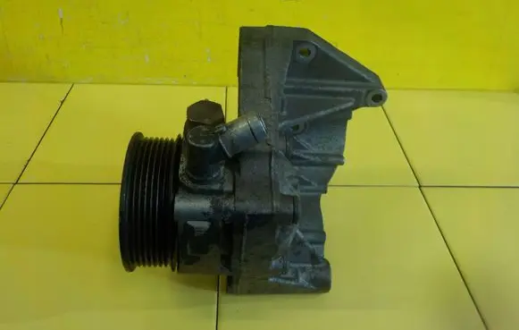 Iveco Daily 5th gen Power steering pump 504385414