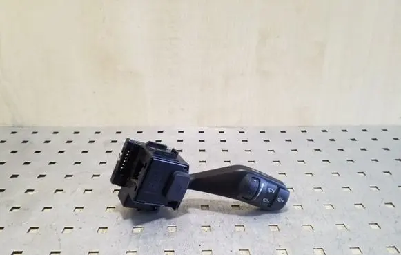 Ford Focus Wiper control stalk 17D940