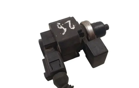 Volkswagen PASSAT B5.5 Turbo solenoid valve 8E0906628