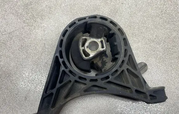 Opel Insignia A Engine mount bracket 22961475