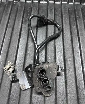 Engine coolant pipe/hose