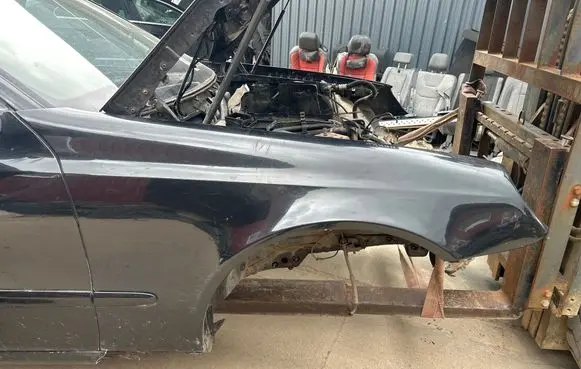 Mercedes-Benz E W211 Fender