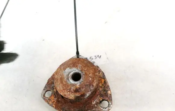 Engine mount bracket