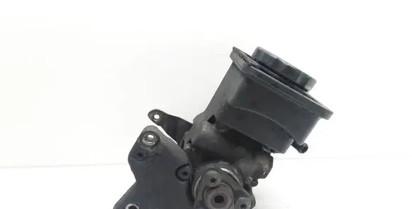 BMW 5 E60 E61 Power steering pump 7693874