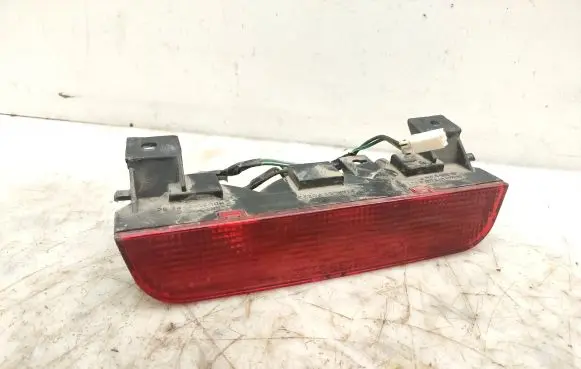 Mitsubishi Pajero Third/center stoplight PO223