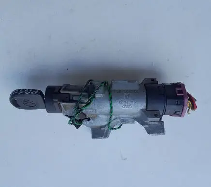 Volkswagen PASSAT B5 Ignition lock 4D0905851