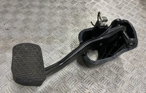 Mercedes-Benz E W213 Brake pedal A2052920415