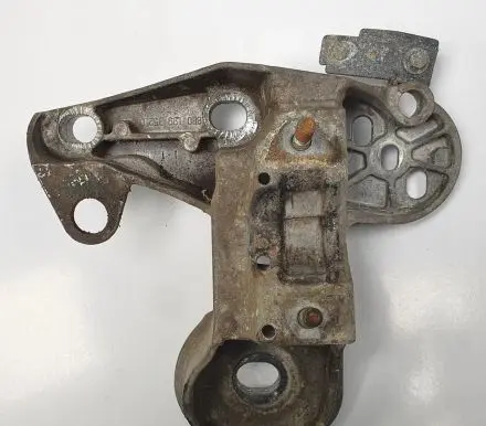 Volkswagen PASSAT B5.5 Engine mounting bracket 8E0199352D