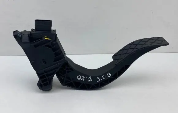 Audi Q7 4M Accelerator throttle pedal 8W1723523 6PV01164201