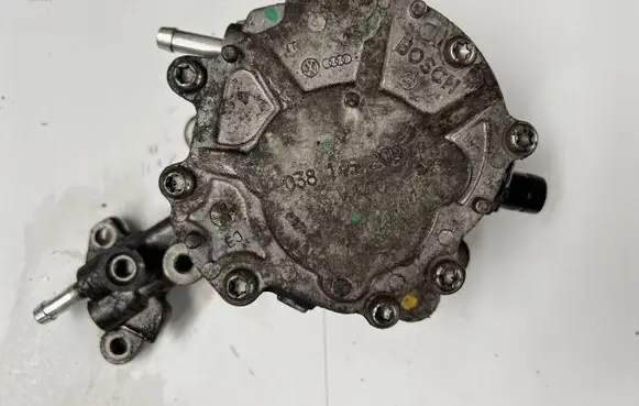 Volkswagen Touran I Fuel injection high pressure pump 038145209M
