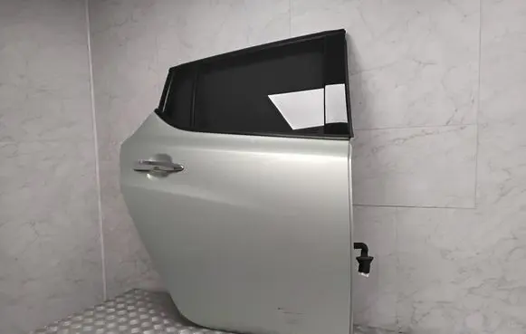 Nissan Leaf II (ZE1) Rear door 