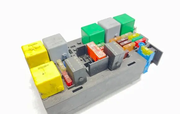 Mercedes-Benz ML W164 Fuse module A1645402972