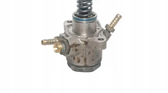 Audi Q3 8U Fuel injection high pressure pump 07L127025T